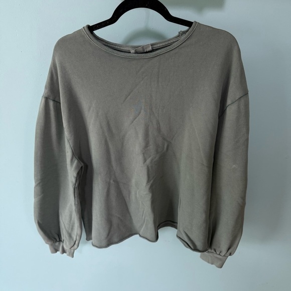 Universal Thread Womens Olive Crew Neck Sweatshirt Size Small Raw Hem - Picture 1 of 8